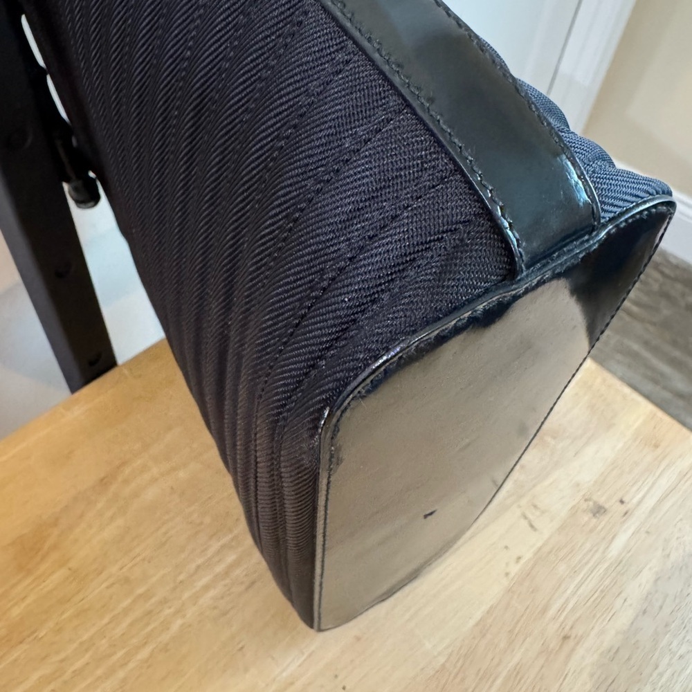 Gucci Elegant Black Tote Bag - Picture 7 of 16